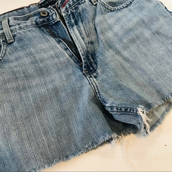 Tommy Hilfiger Loose Fit Jeans Shorts - Picture 2 of 6